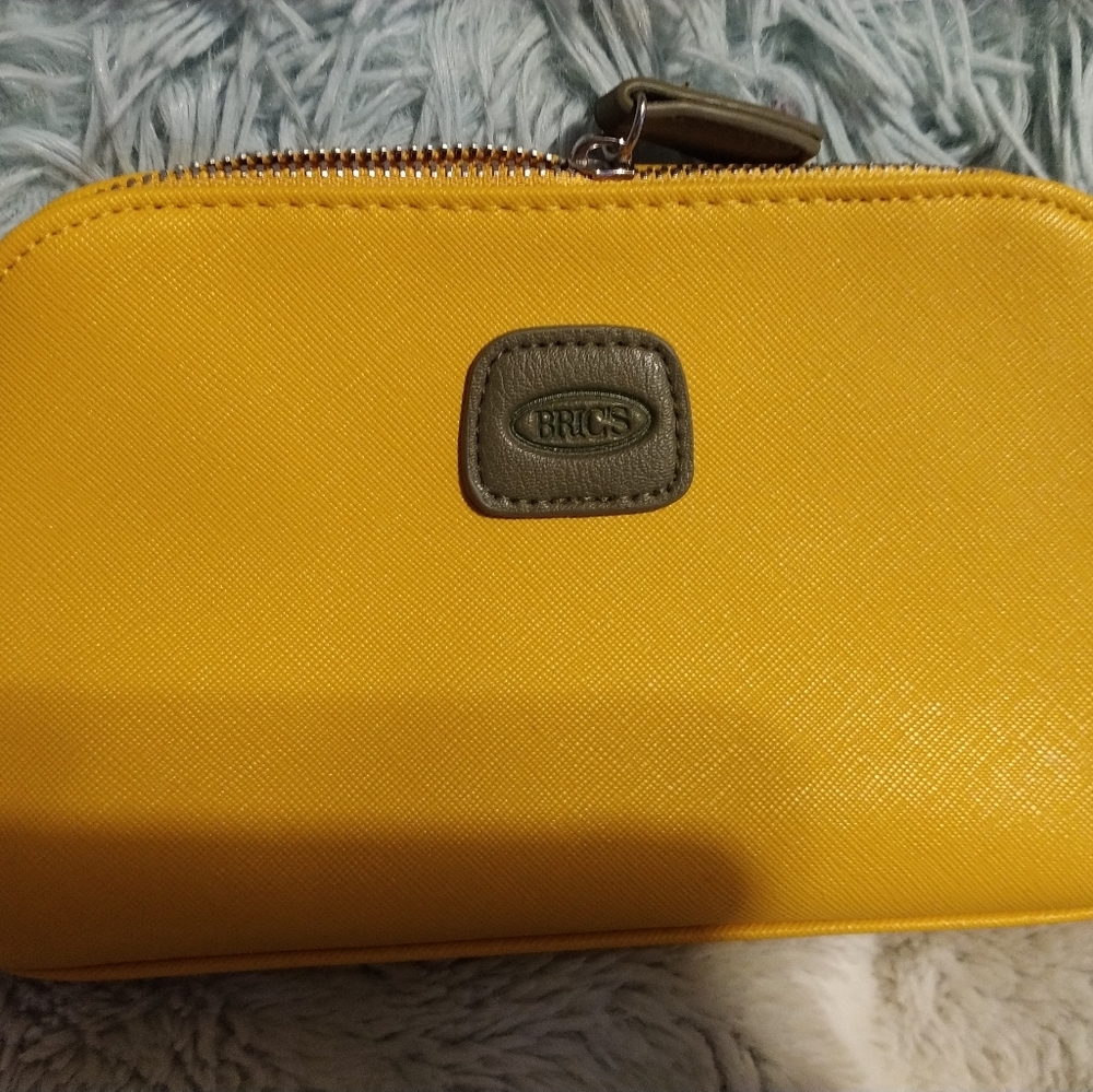 Brics Toiletry Case for Qatar Airlines